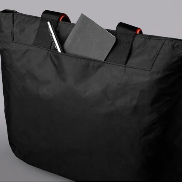 Alpaka Handbags - Sleek Black Travel Tote Bag